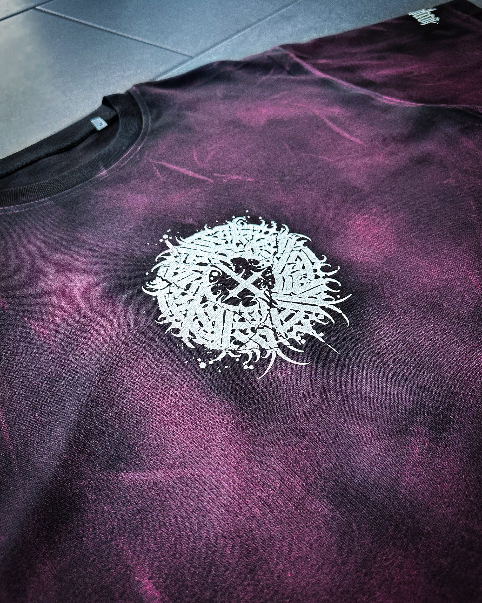 *READY TO SHIP* 1of1 Circle Tee - Handpainted SIZE L