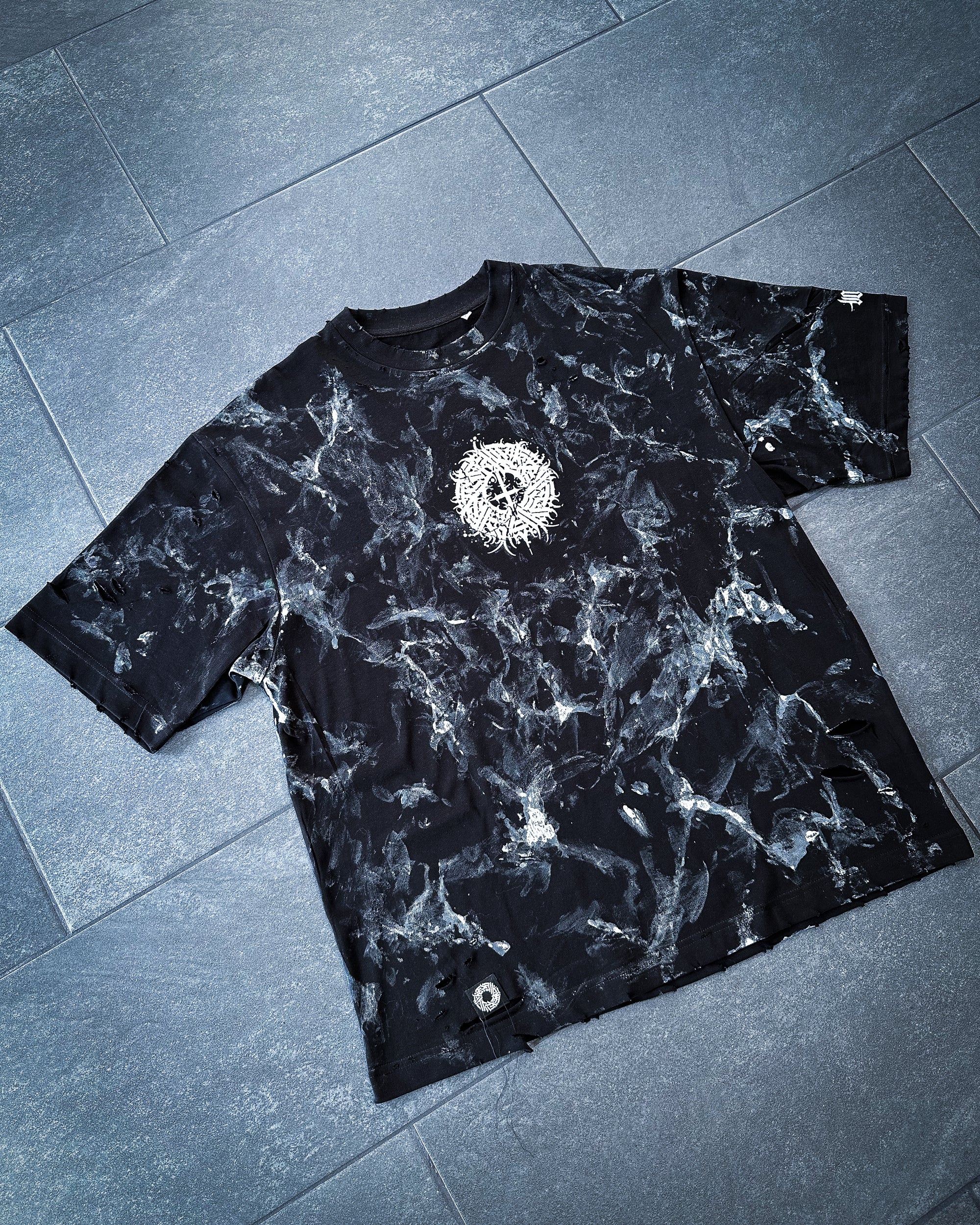 *READY TO SHIP* 1of1 Circle Tee - Handpainted SIZE XL